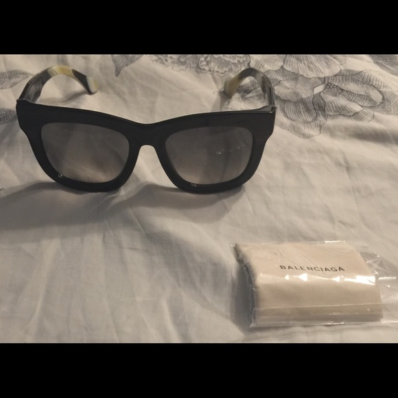 Balenciaga Sunglasses NWT - Picture 1 of 3